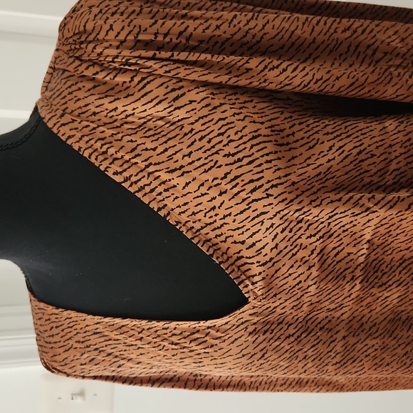 Banana Republic Satin Zebra Blouse Size L - Picture 11 of 13